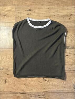 Casual Medium Black Knit Sweater with White Trim Sleeveless Women's